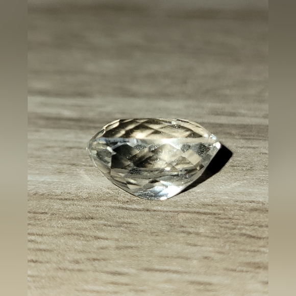 Gorgeous 6 Carat White Zircon - Picture 5 of 17